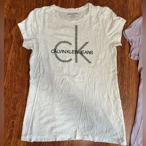 2 Calvin Klein t-shirts